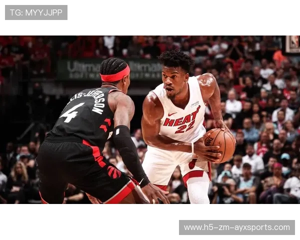 NBA热火巴特勒强硬突破造成杀伤扭转局势