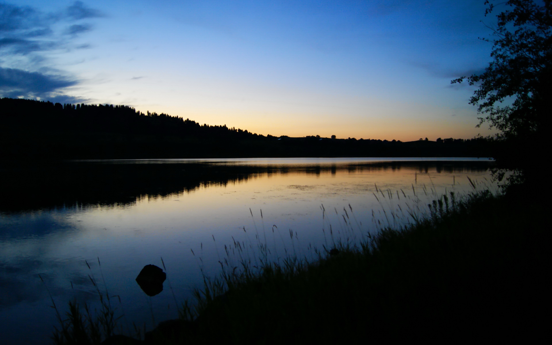 主教练提醒球员避免情绪波动强调稳定心态是关键因素，如何管理球员在比赛中的情绪