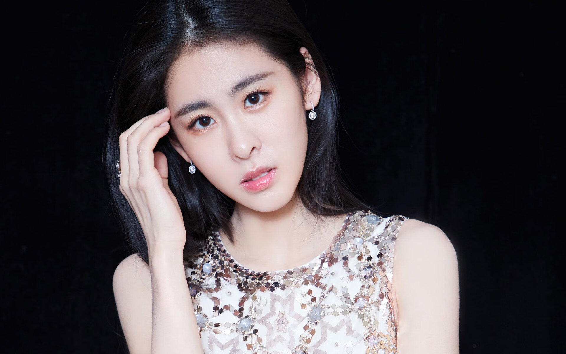 视频回放系统发挥重要作用争议判罚得到及时修正与回应，视频回放在哪里